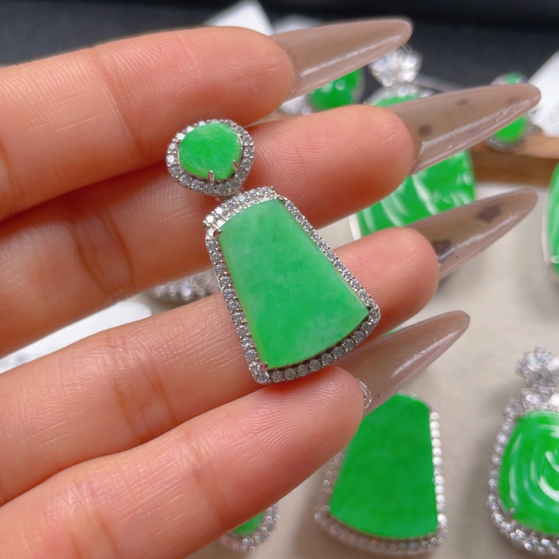 翡翠颈饰银S925镶嵌翡翠