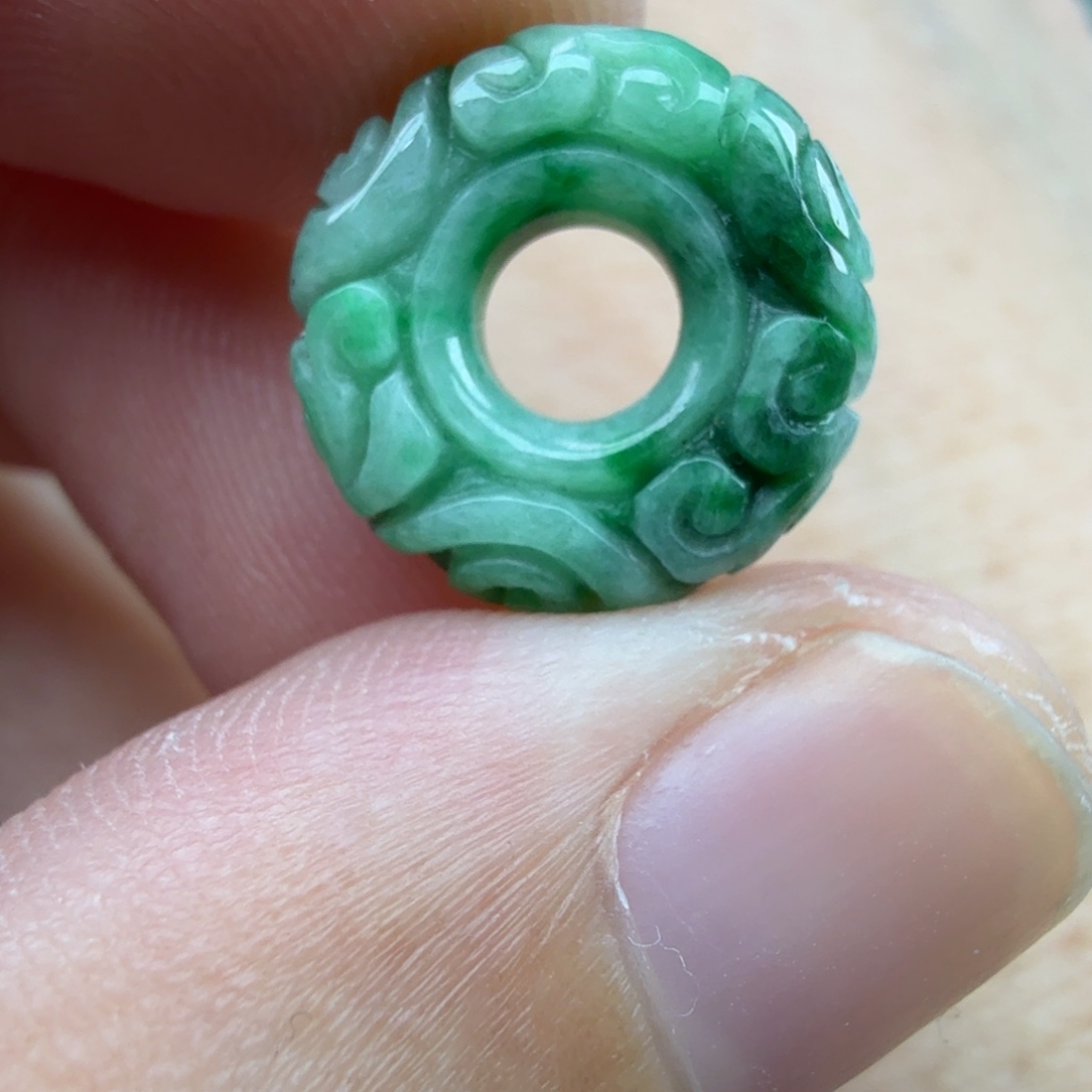 翡翠未镶嵌颈饰64