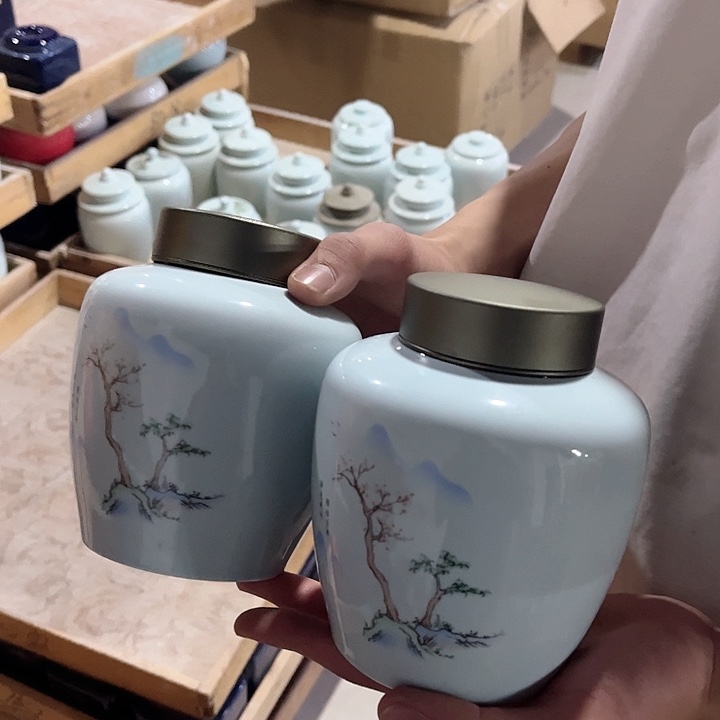 各种器型陶瓷茶叶罐