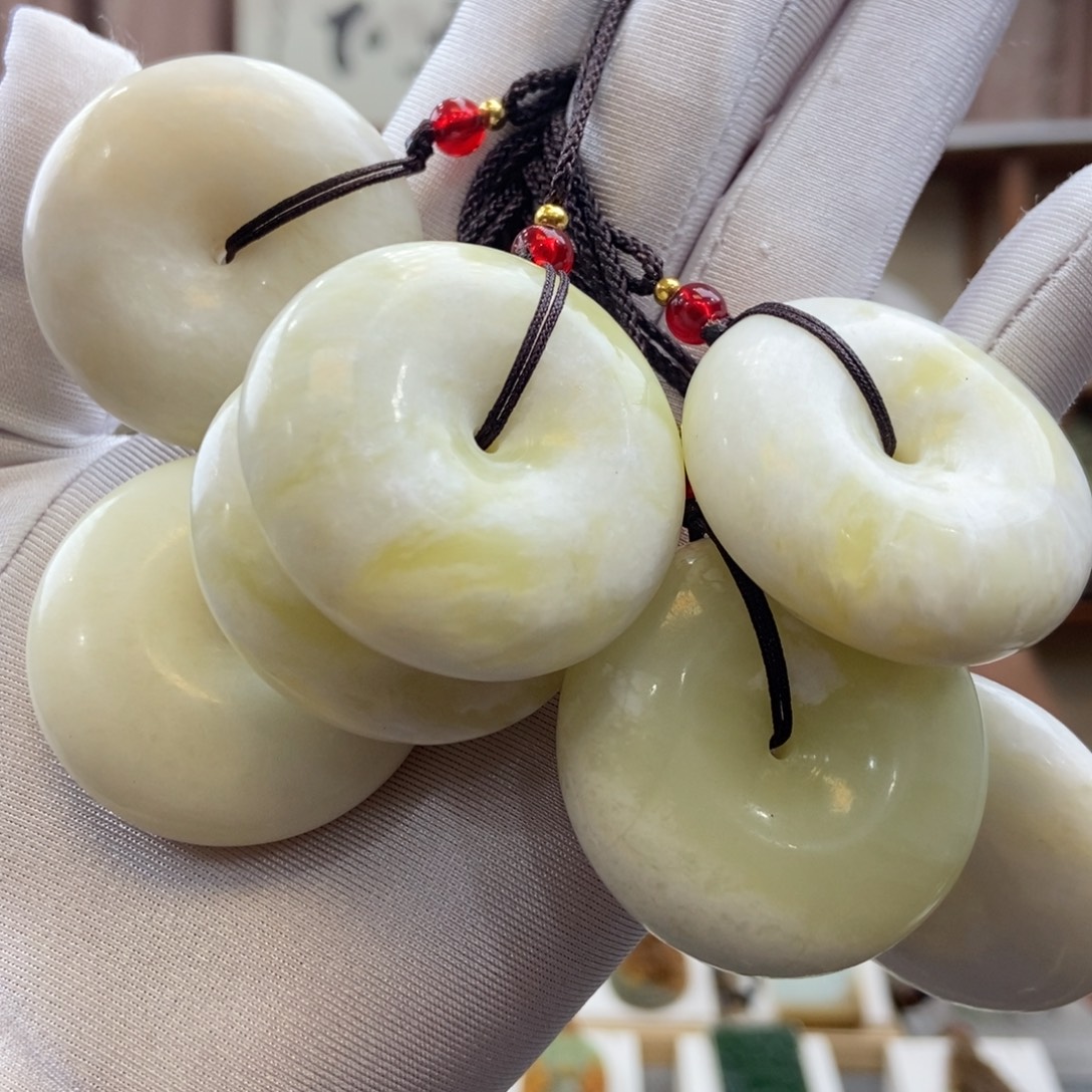 蛇纹石玉未镶嵌平安扣（多样性发一件