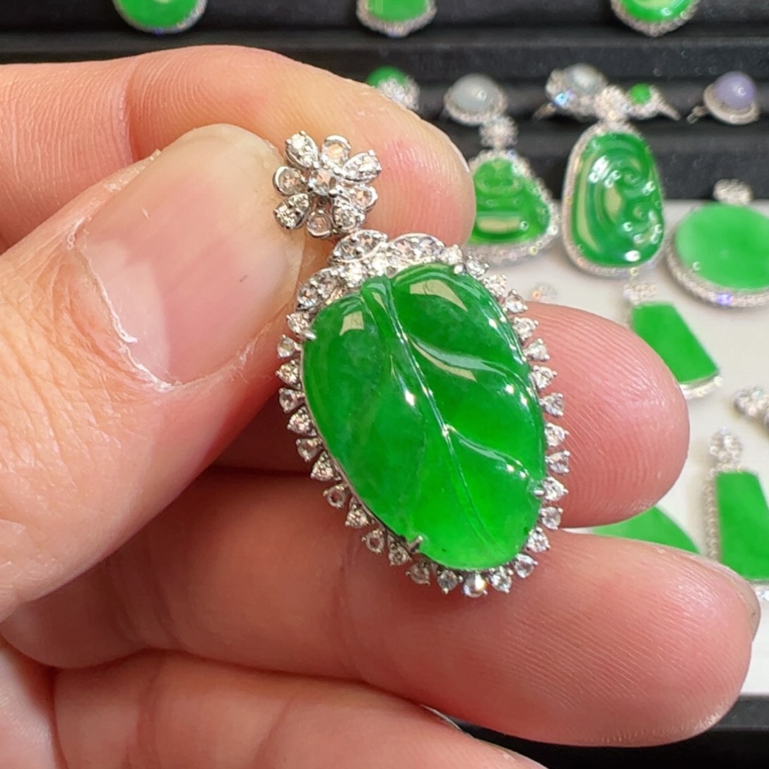 翡翠吊坠(不含链)18K金镶嵌