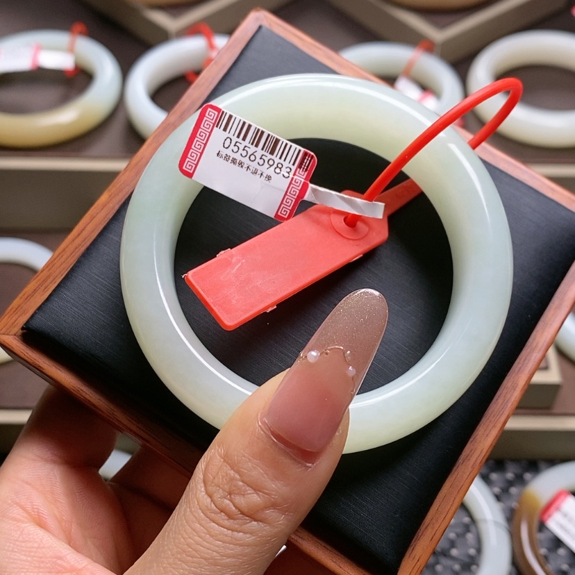 【闪购商品】和田玉手镯未镶嵌