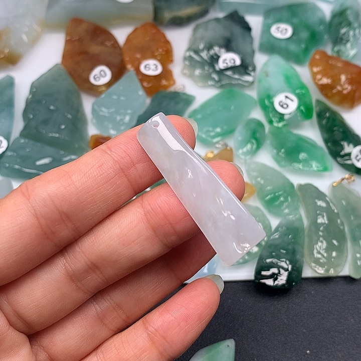 翡翠未镶嵌颈饰随型