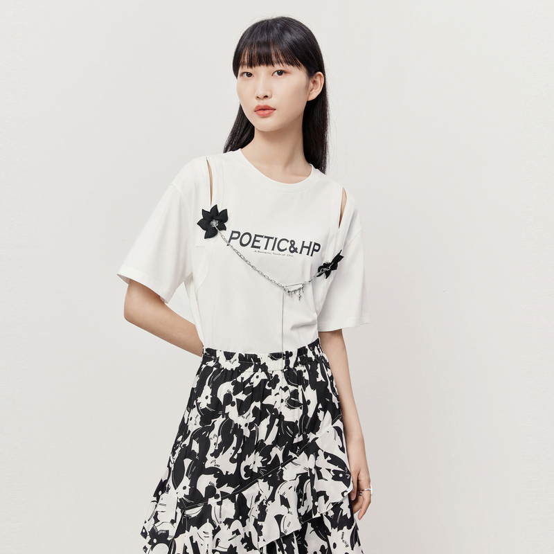 LY荷比俪2023夏季新款女花朵装饰字母logo休闲T恤HYD26620300