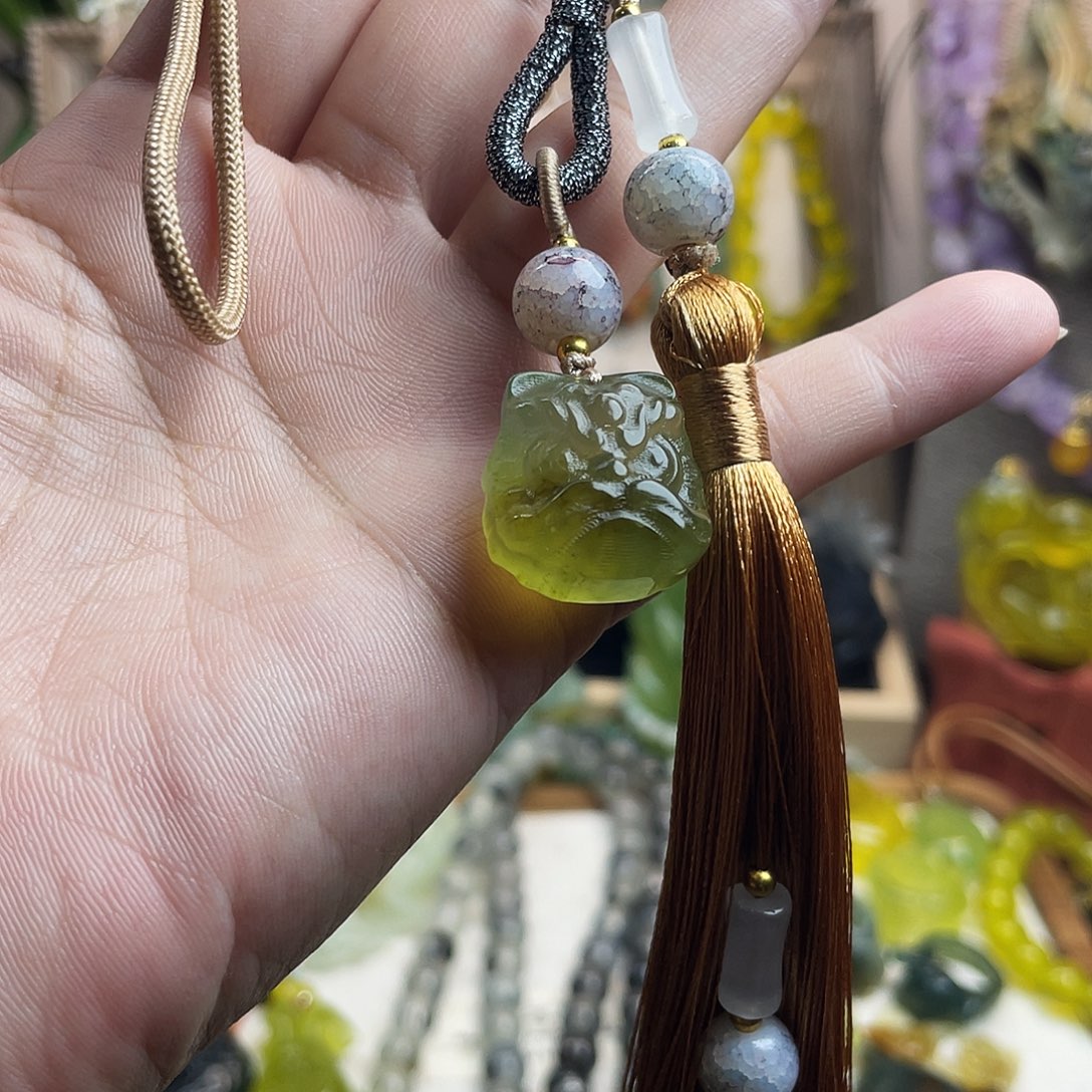 未镶嵌蛇纹石玉车挂