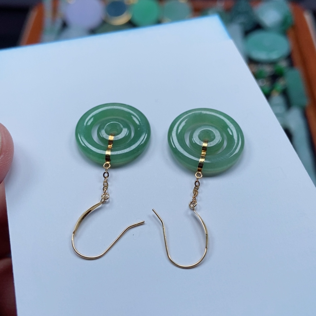 翡翠颈饰未镶嵌子母扣耳坠