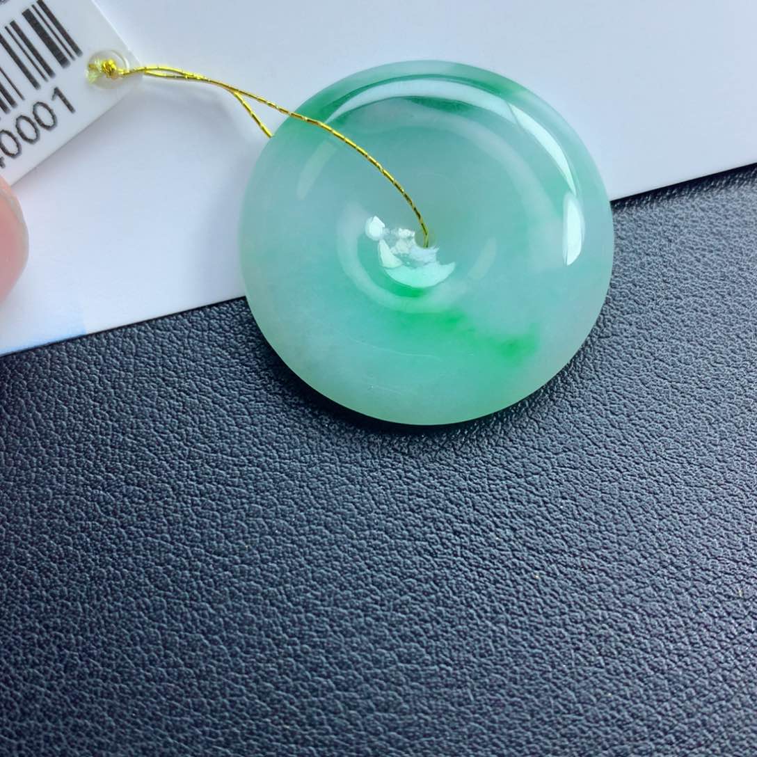 翡翠颈饰未镶嵌平安扣