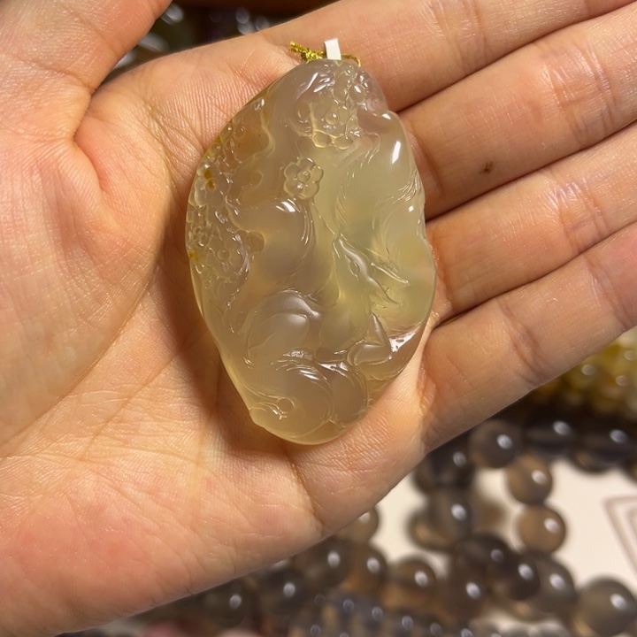 于***一玛瑙/玉髓未镶嵌颈饰