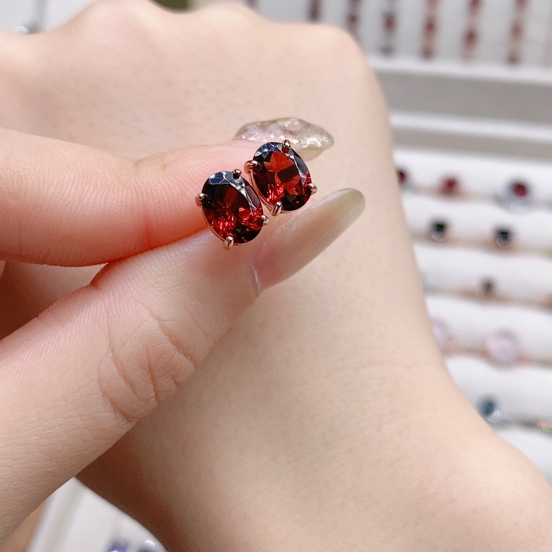 石榴石耳钉银S925镶嵌耳钉