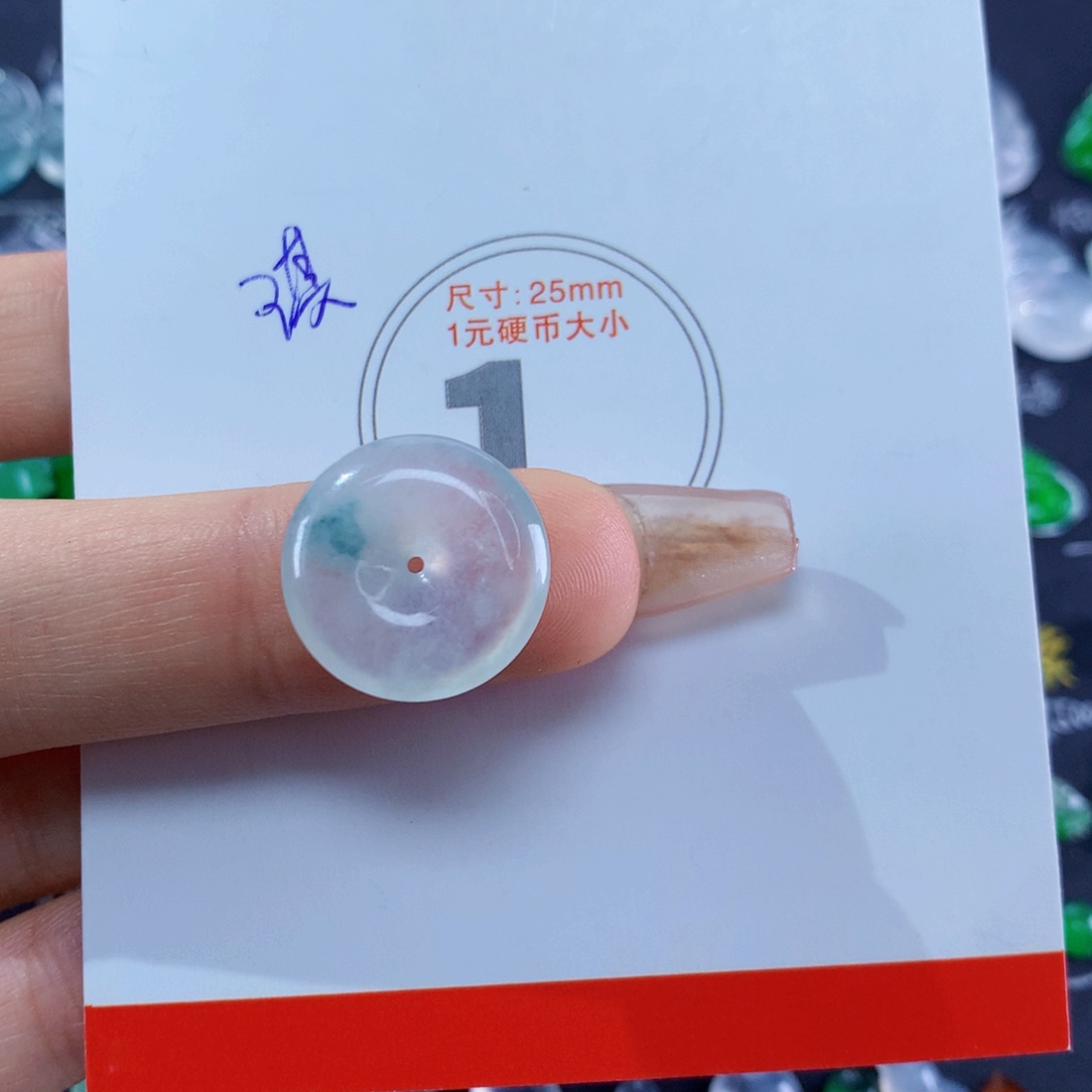 翡翠颈饰未镶嵌平安扣