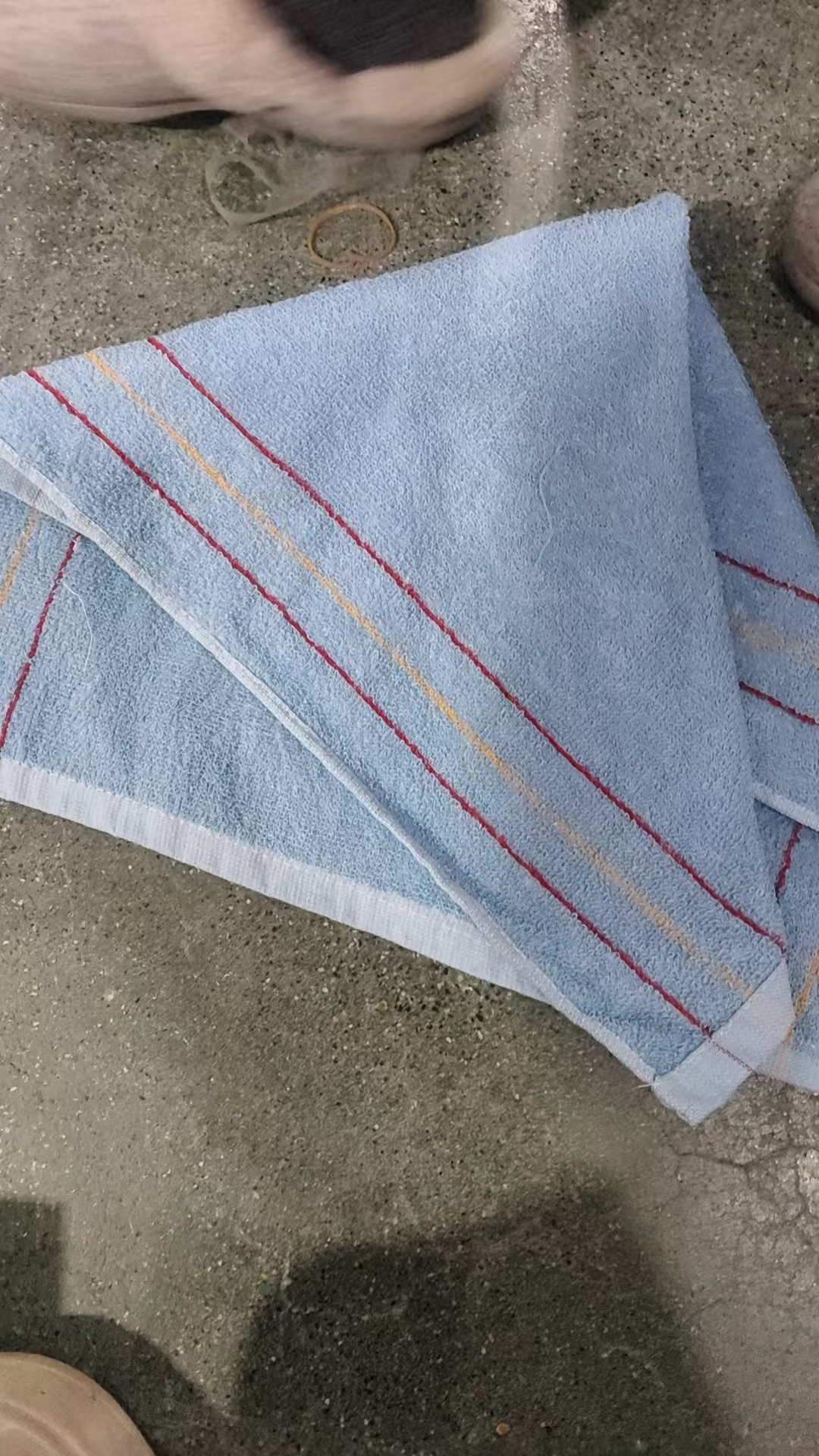 蓝色条纹毛巾发3条瑕疵