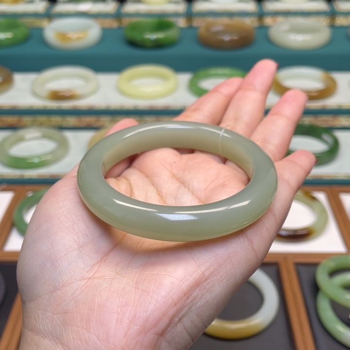 和田玉手镯未镶嵌54