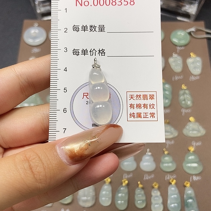 翡翠18K金镶嵌颈饰天然缅甸a货翡翠