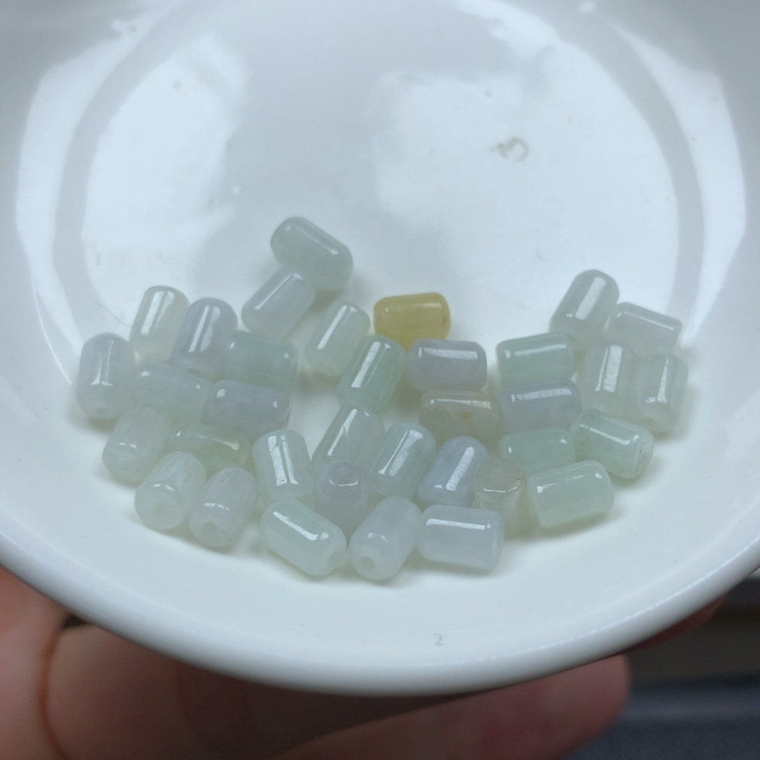 翡翠颈饰未镶嵌卡3✖️6。桶珠。30颗。单圈。