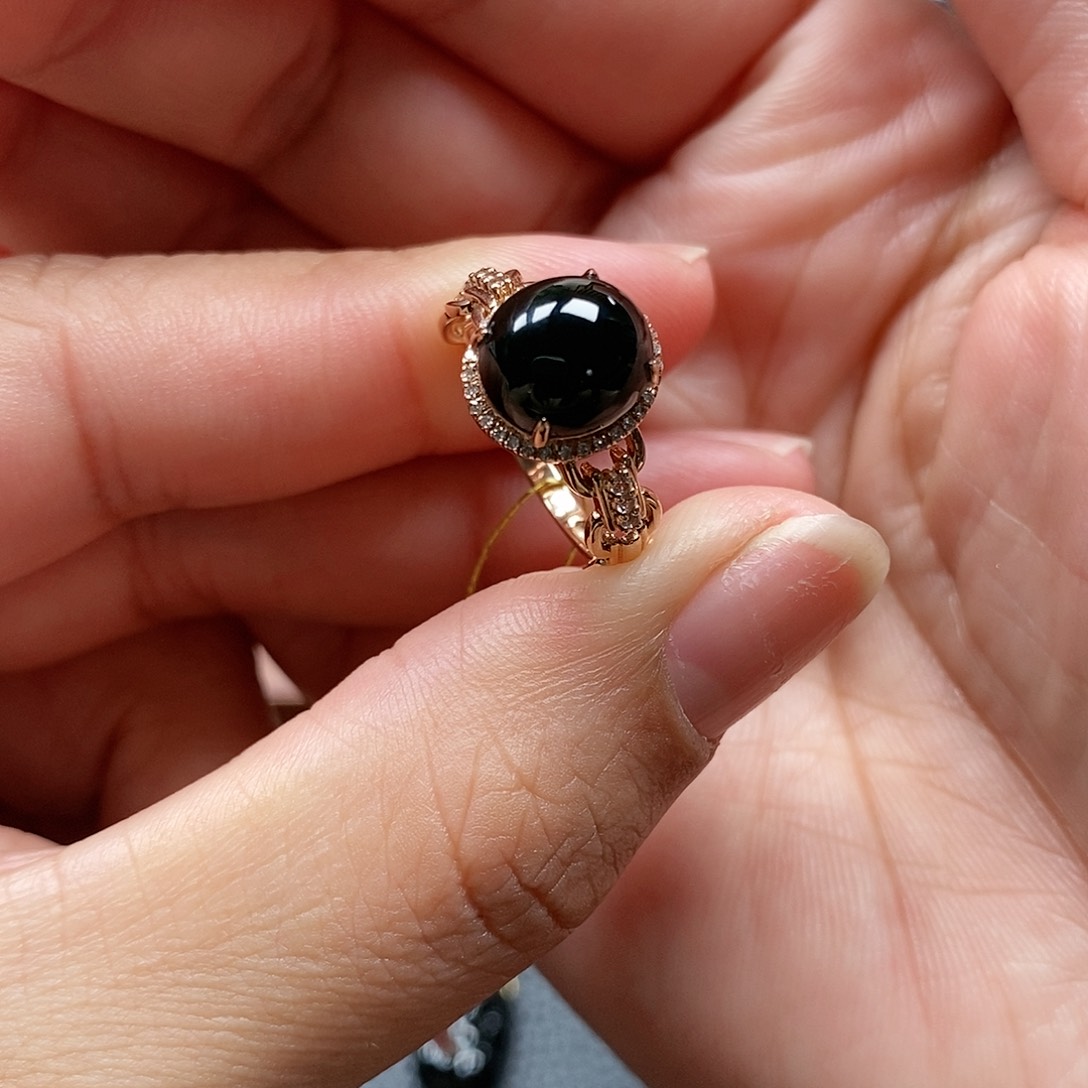 翡翠戒指18K金镶嵌墨翠