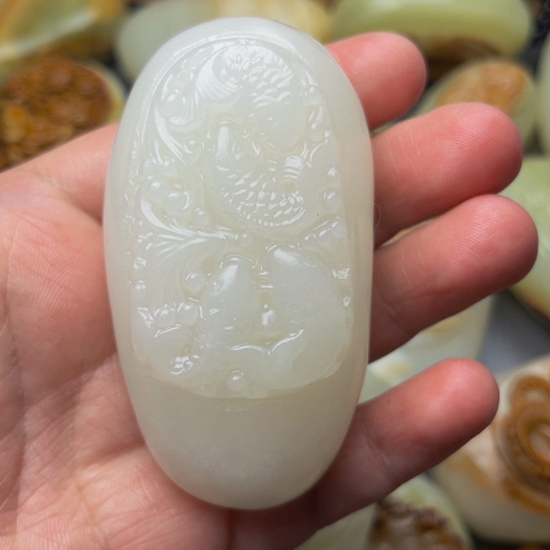 石材方解石手把件鱼