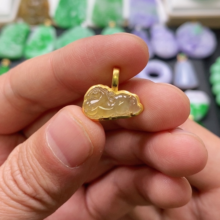 翡翠颈饰未镶嵌吊坠