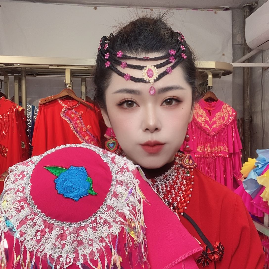 头帘粉色手绢粉色