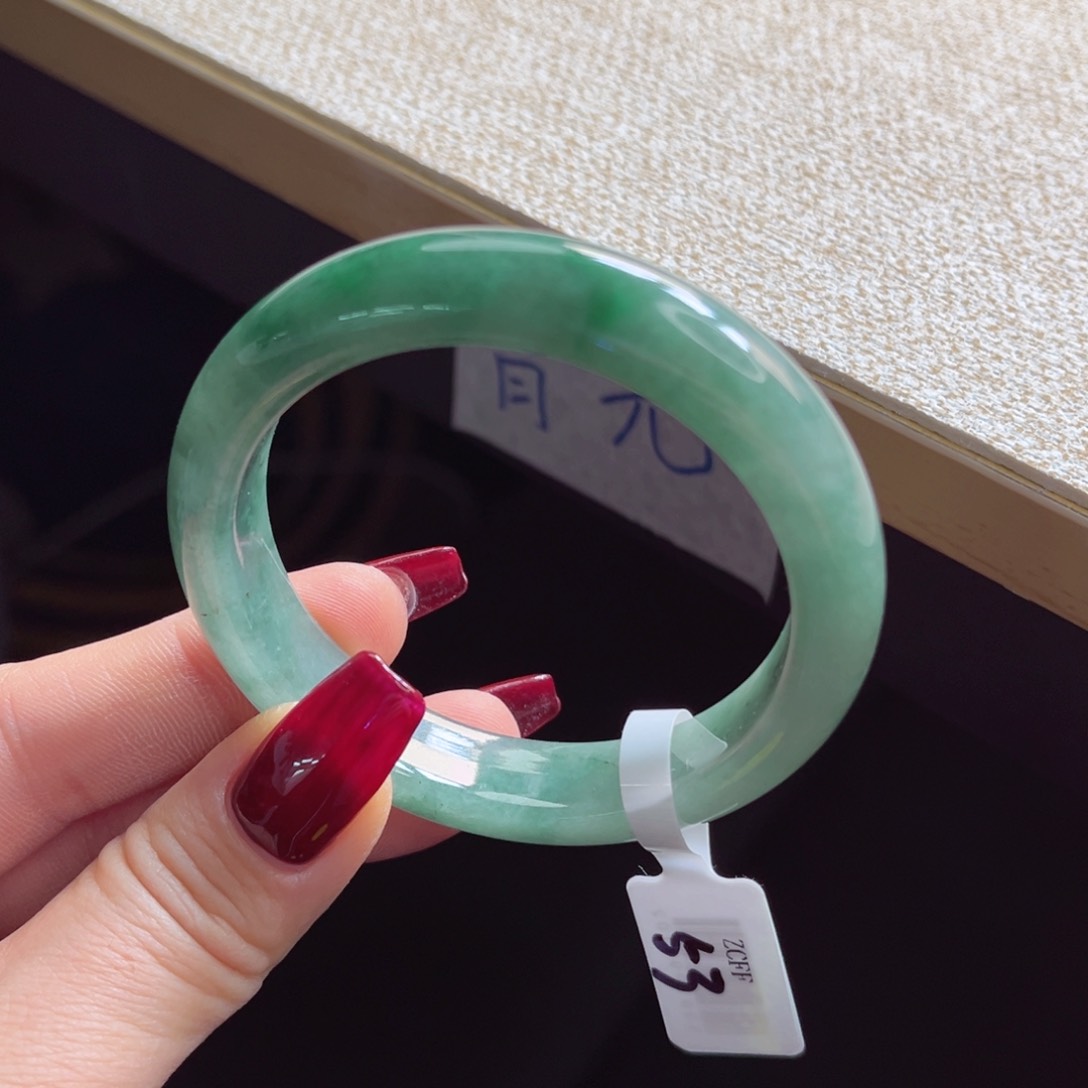 翡翠手镯未镶嵌手镯