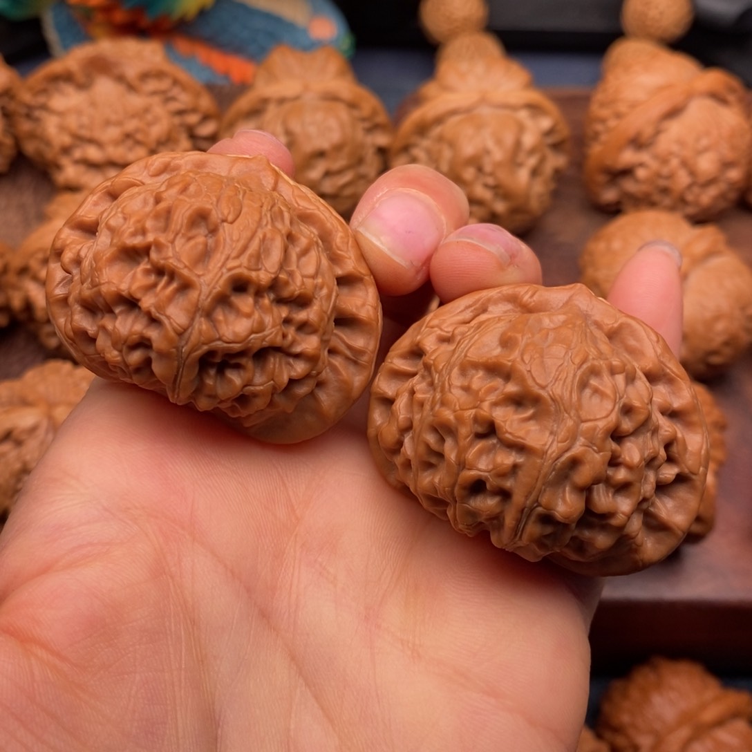 文玩核桃吊坠42.5全品精配，大肚桃心宫灯