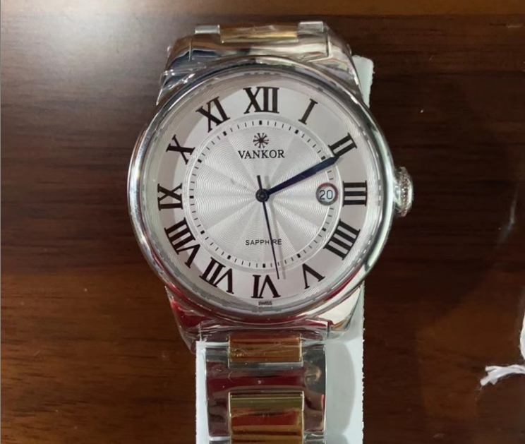 全新未使用  凡高石英男表 V.419.91.33.PVW