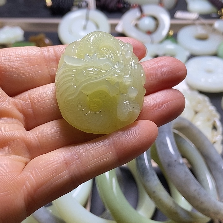 和田玉未镶嵌挂件