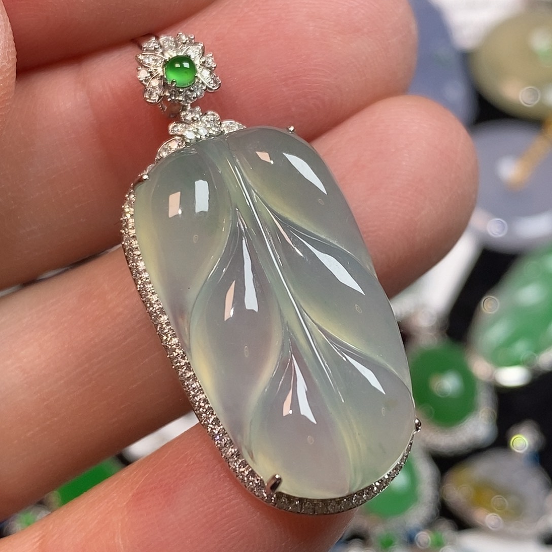 翡翠18K金镶嵌颈饰叶子