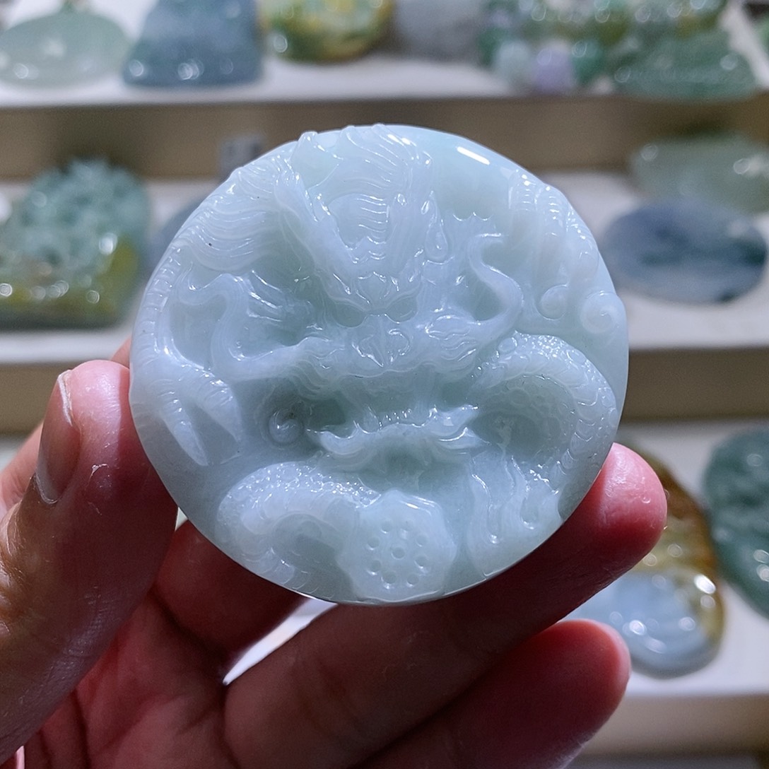 【闪购商品】翡翠颈饰未镶嵌龙凤牌