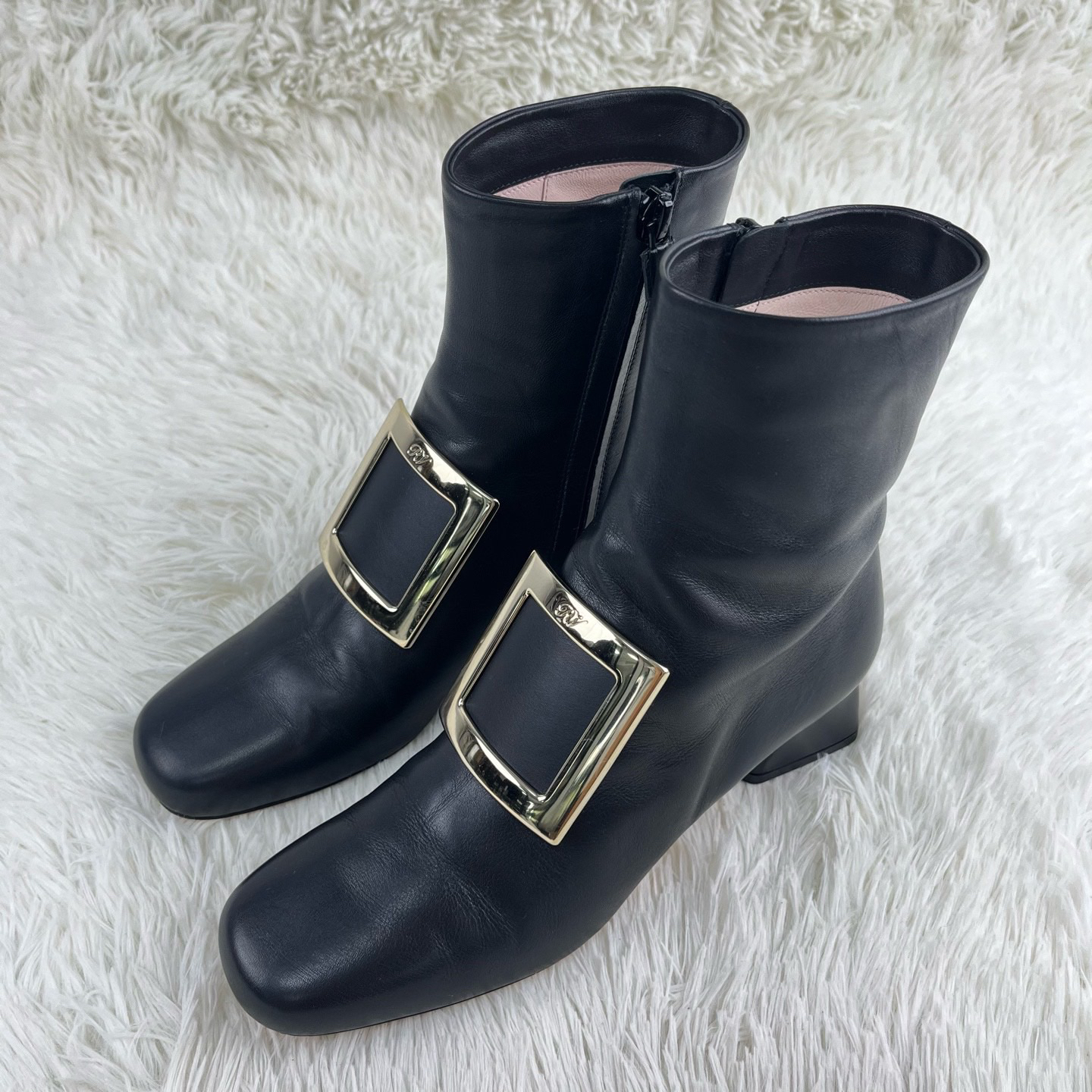 95新 Roger Vivier/罗杰·维威耶 黑色金属方扣小羊皮短靴35.5码