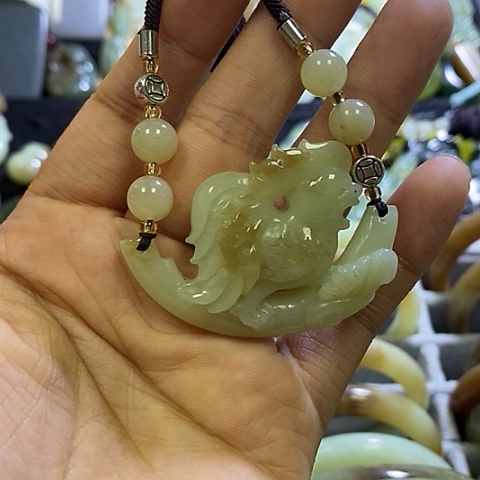 和田玉未镶嵌颈饰鸡