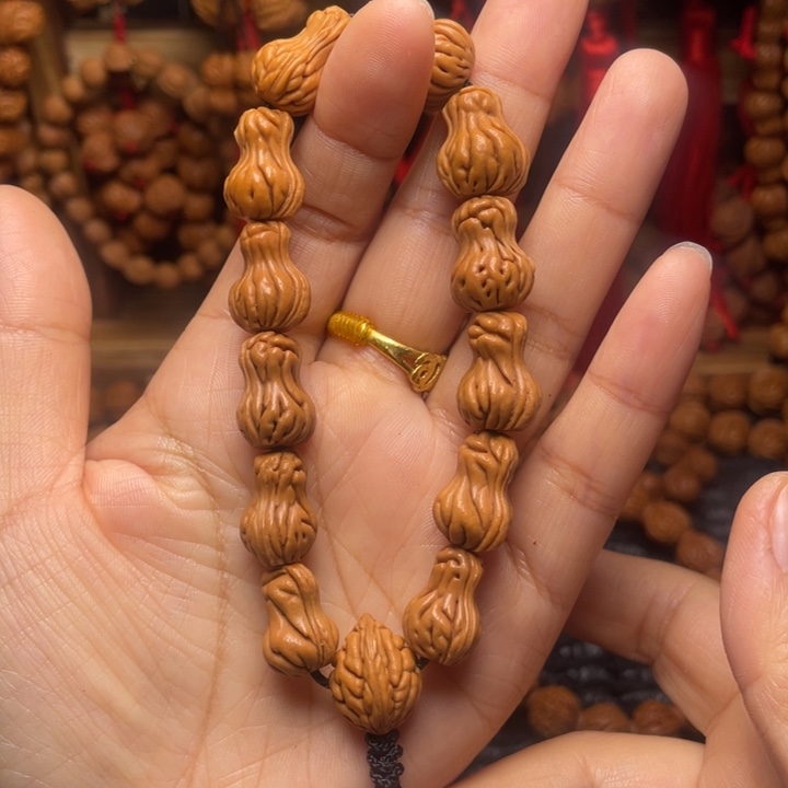 木质类龙纹桃枭挂件