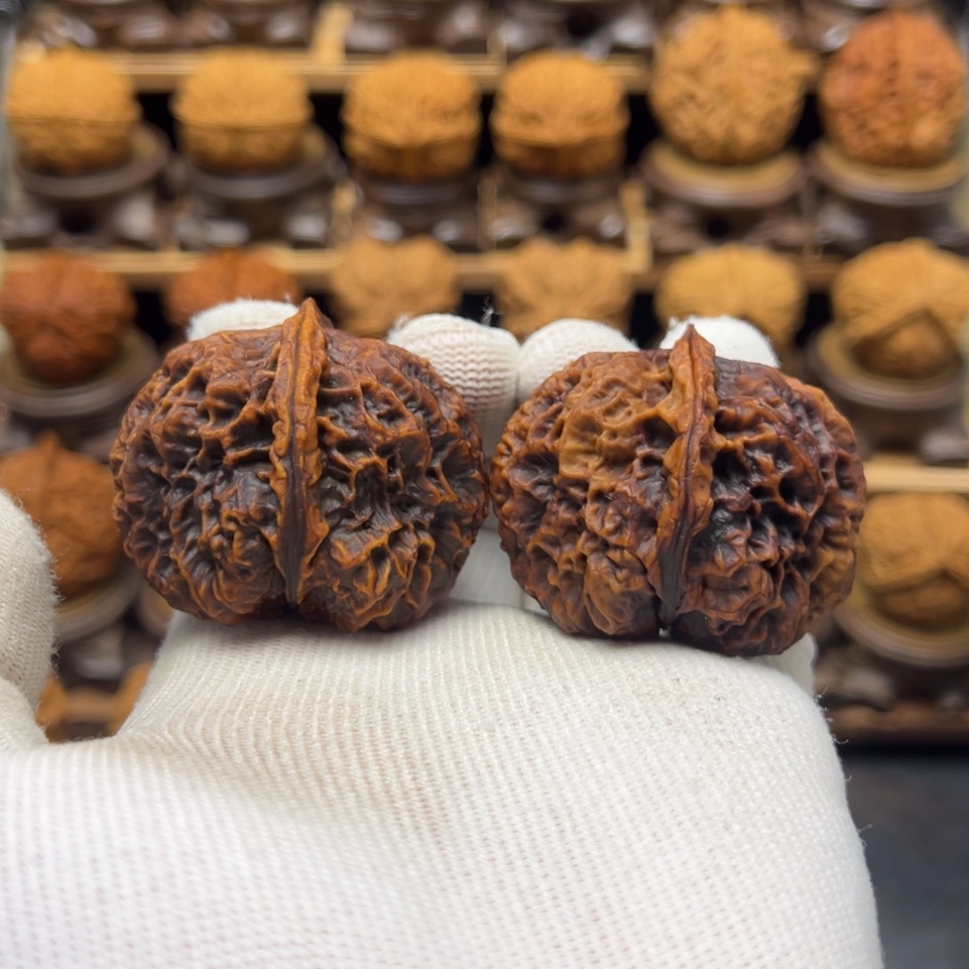 吉***祥把件文玩核桃47七彩妖蟾。