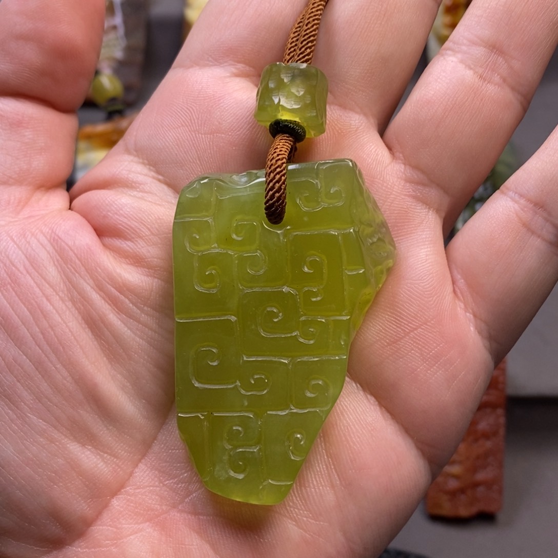 岫玉颈饰未镶嵌挂件