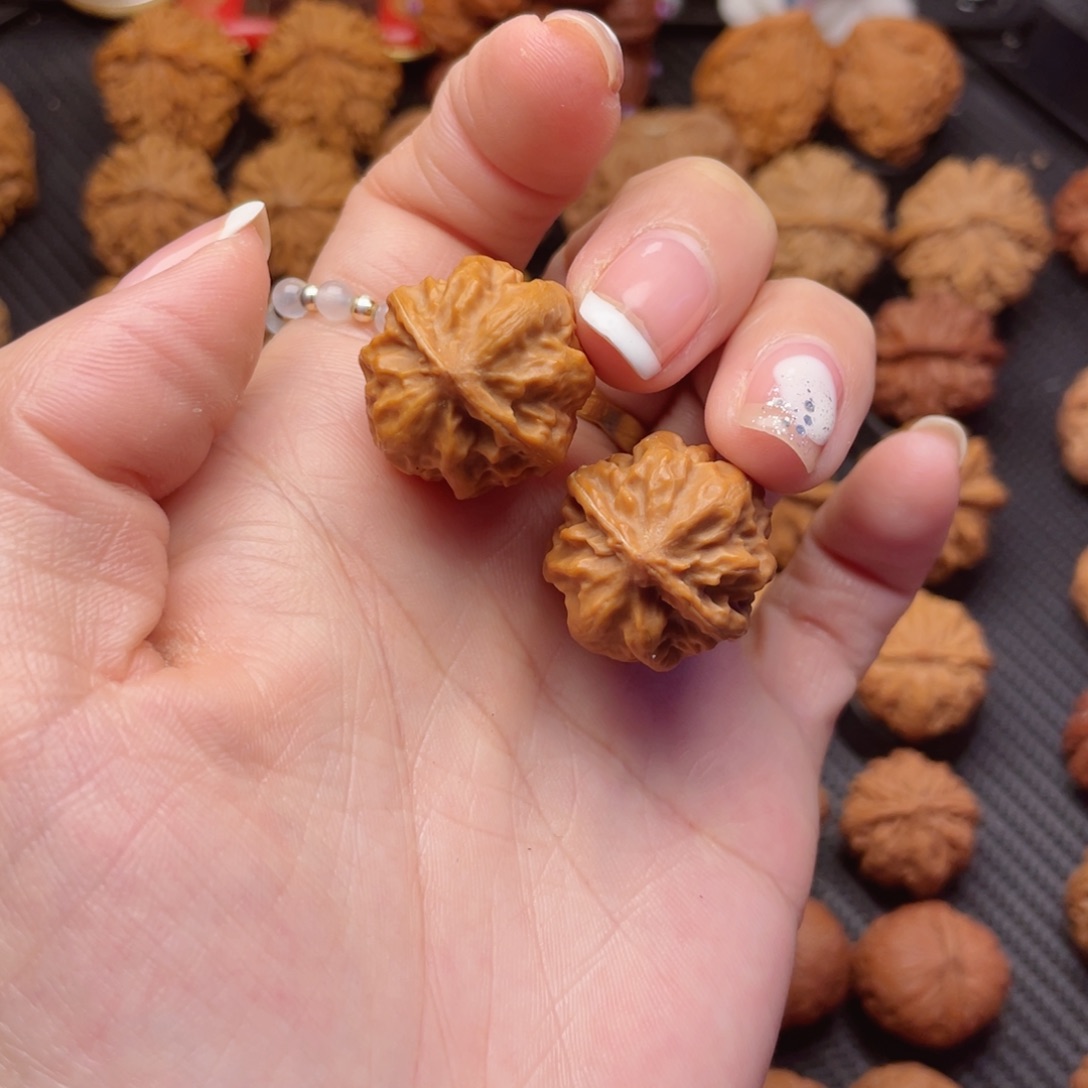 文玩核桃把件小暴龙