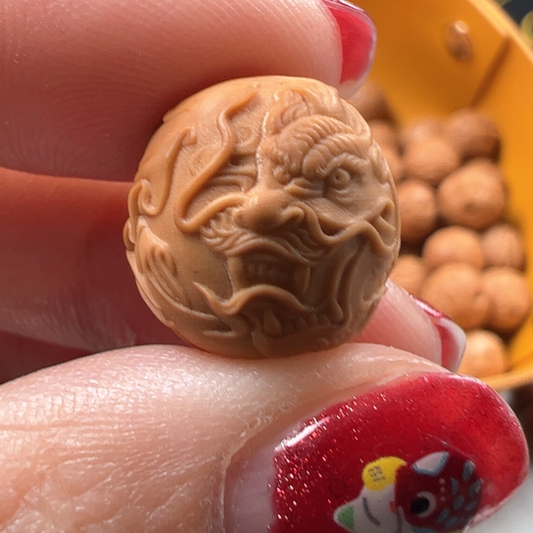 13号猴头雕刻玉龙关公