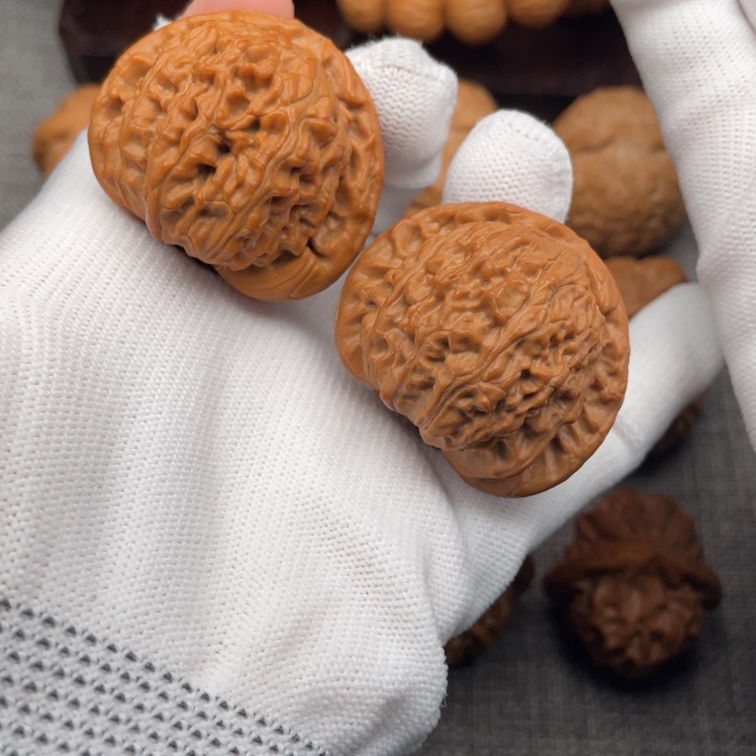 文玩核桃把件41三角球白