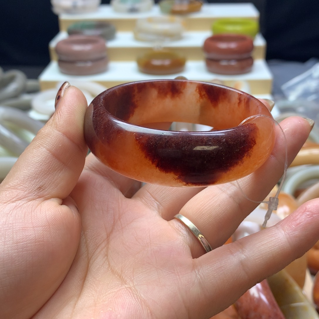 石英质玉手镯未镶嵌?*