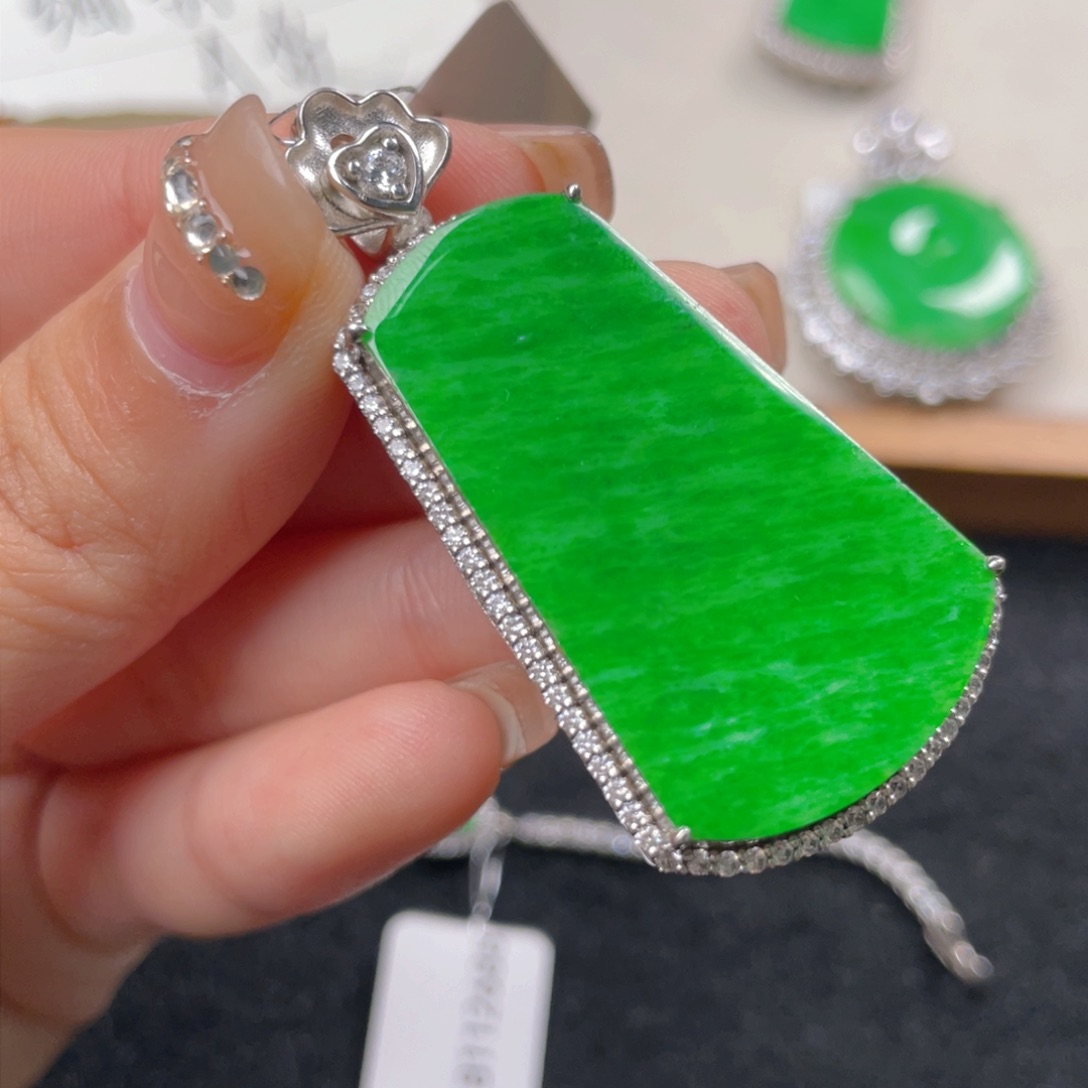 翡翠颈饰银S925镶嵌vb b n n