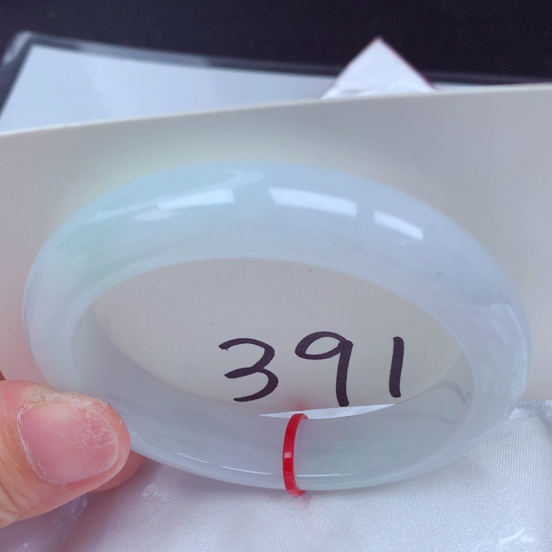 翡翠手镯未镶嵌翡翠