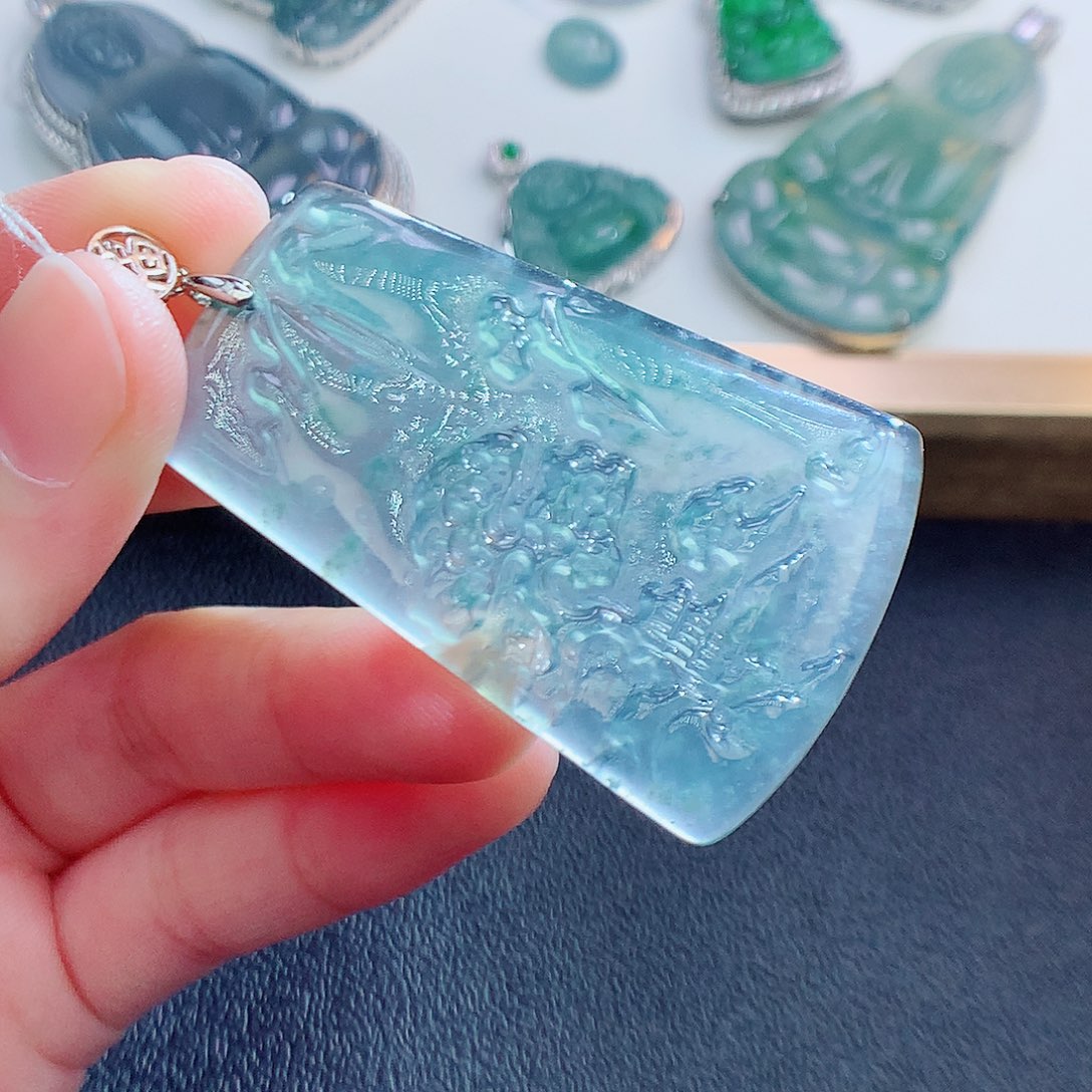 翡翠挂件未镶嵌翡翠