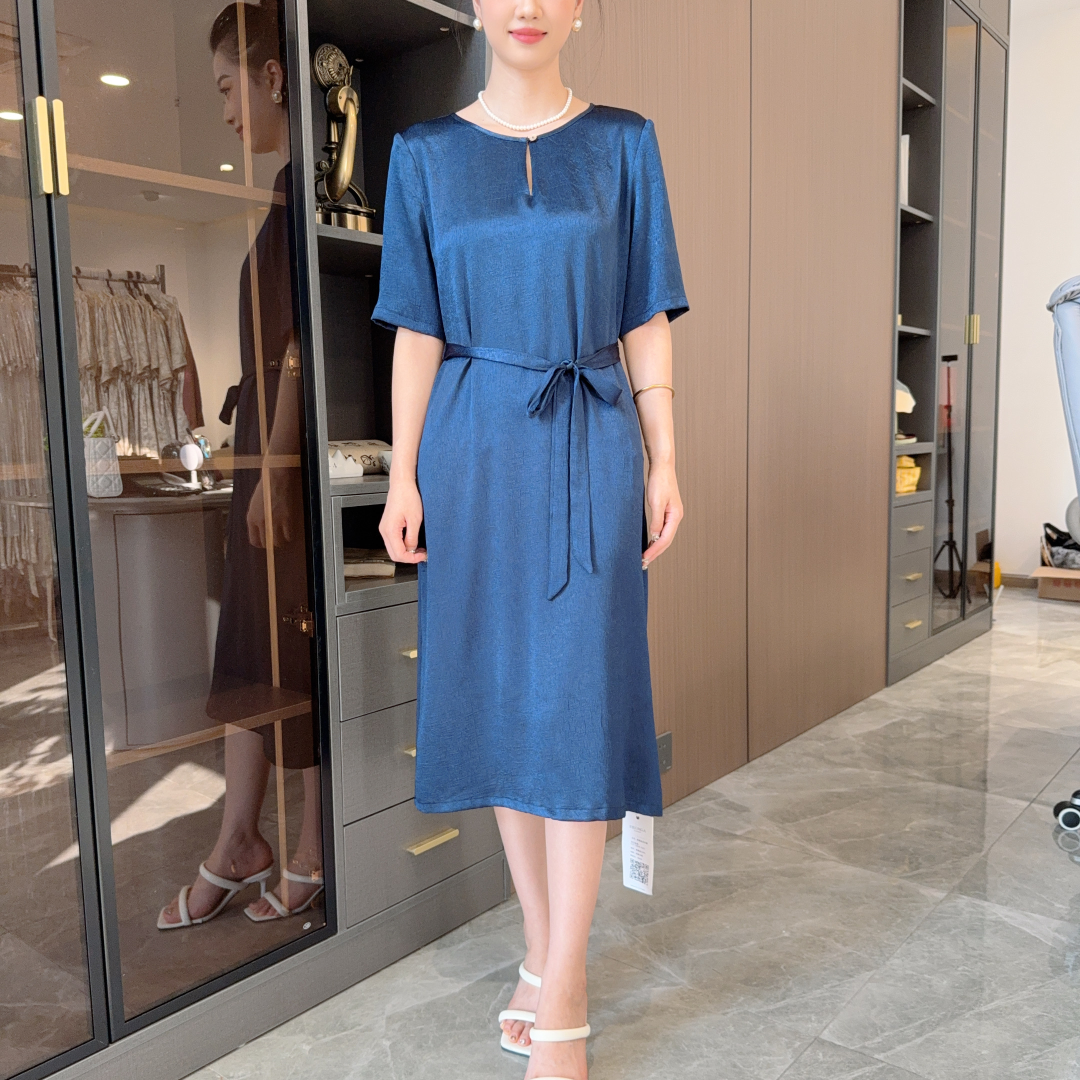 圆领纯色桑蚕丝连衣裙冠乐绉高级感亲肤不贴肤时尚修身长裙