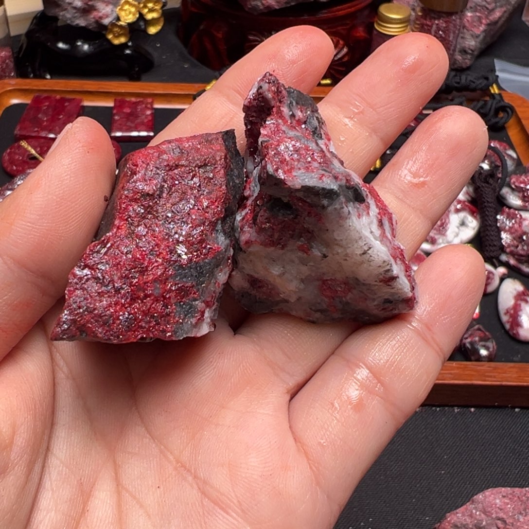 ****丫天然辰砂天然朱砂原石毛料