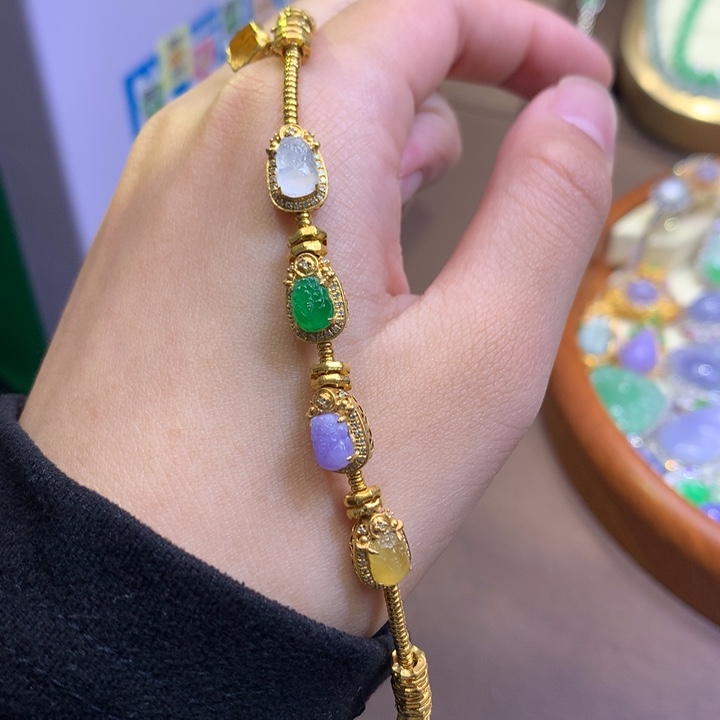 翡翠18K金镶嵌颈饰翡翠