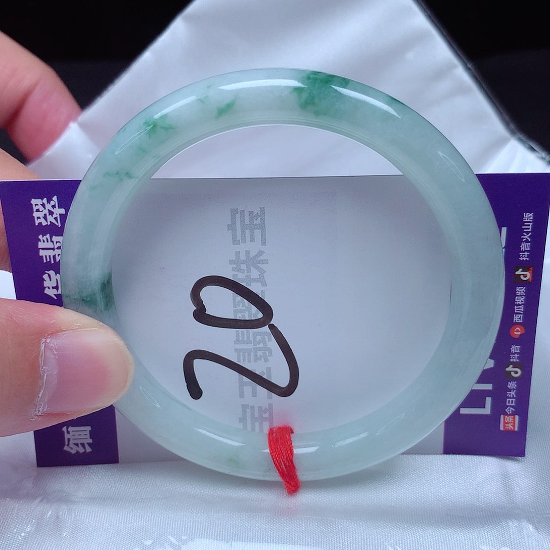 翡翠手镯未镶嵌56圈口