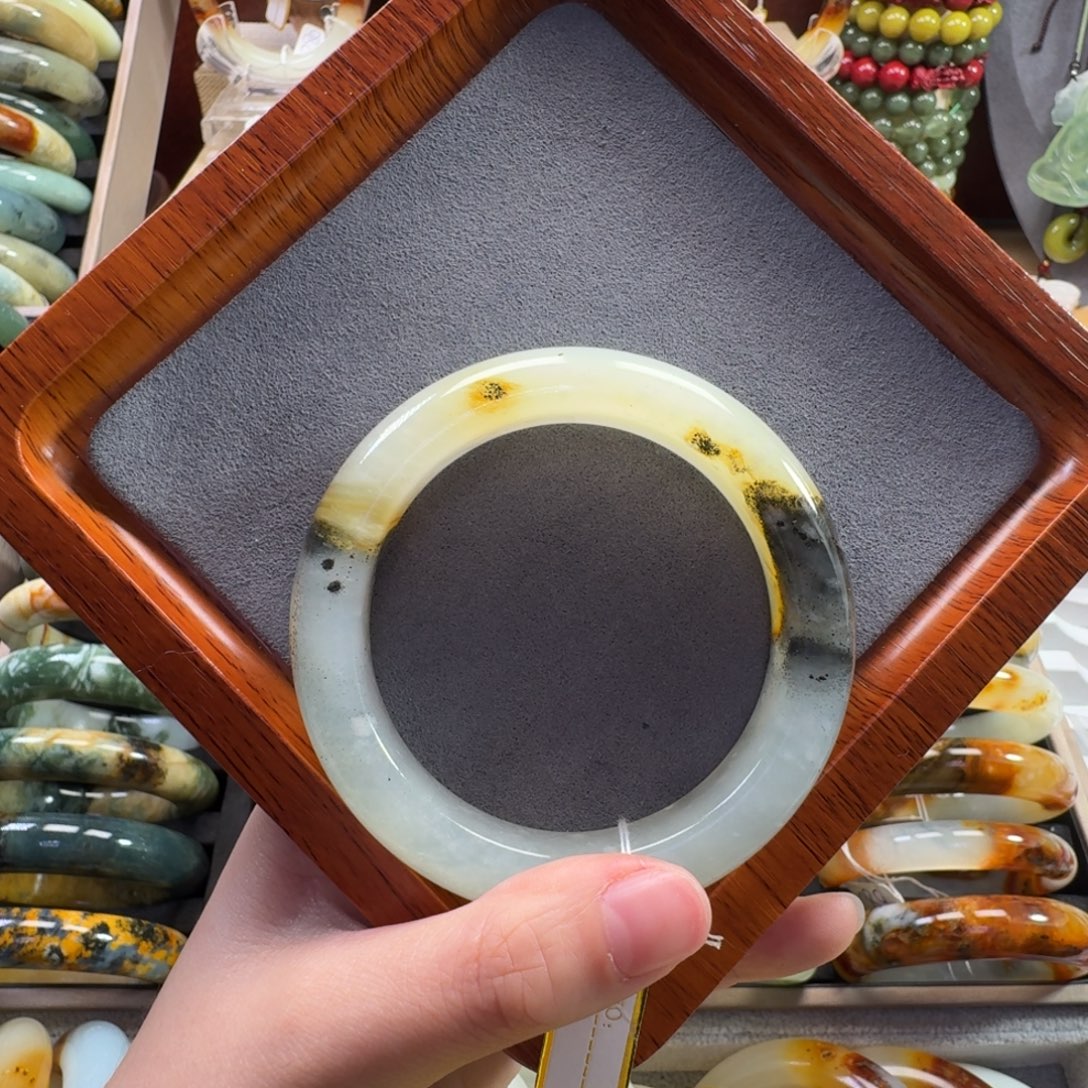 蛇纹石玉未镶嵌手镯61