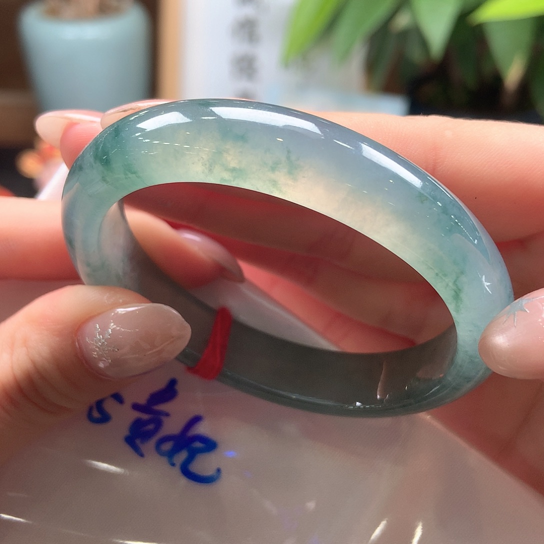 翡翠未镶嵌手镯冰湖绿起光贵妃飘花25号