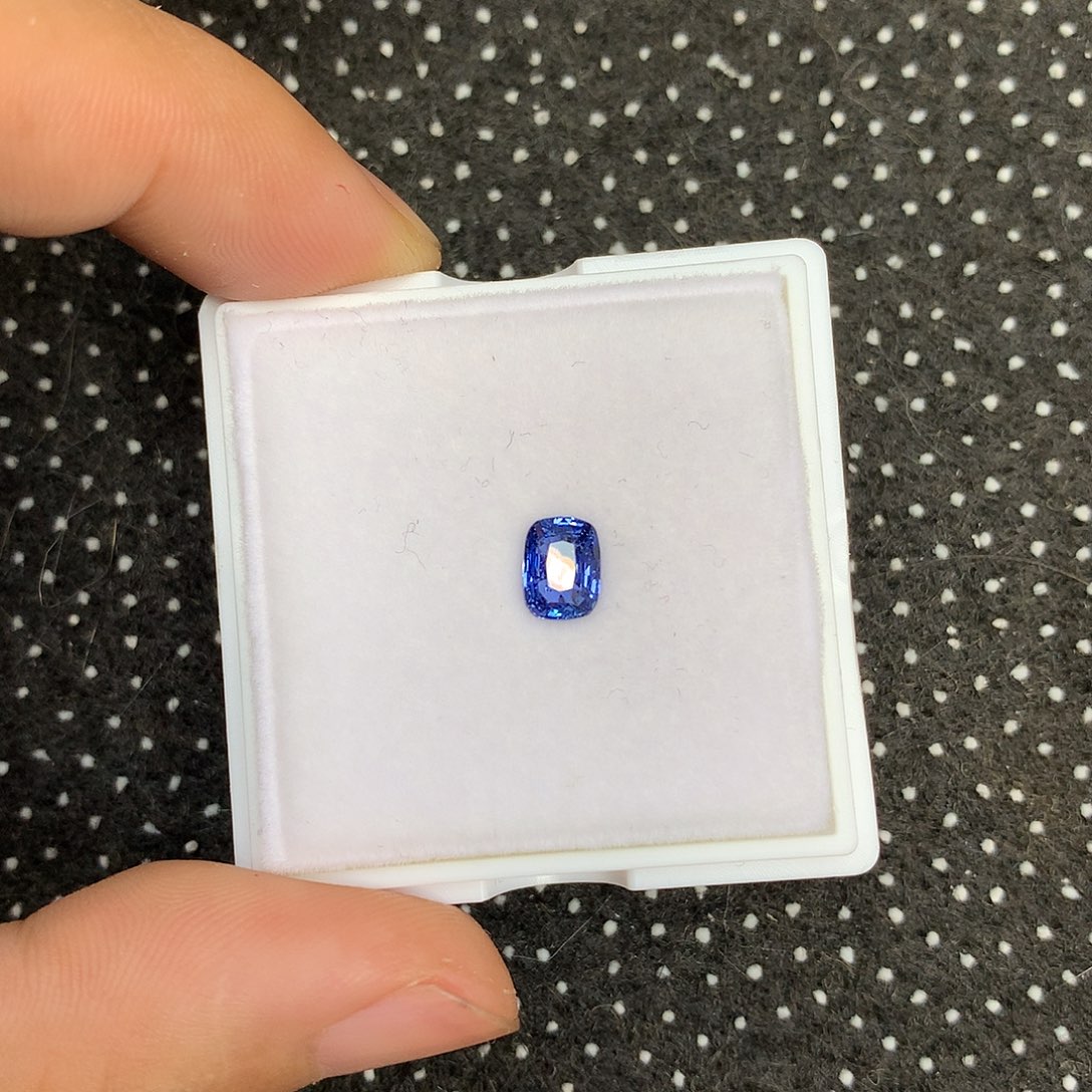 蓝宝石裸石未镶嵌1.02克拉