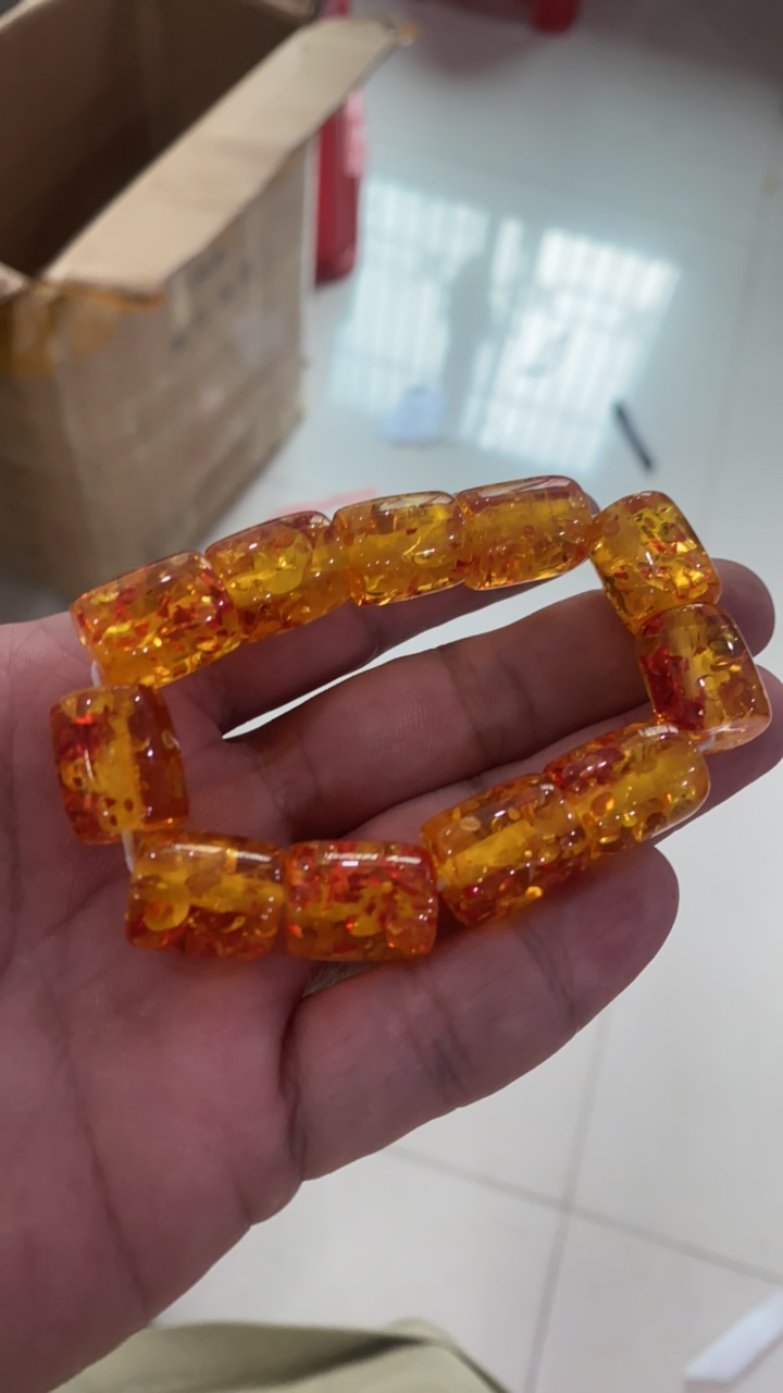 D 772   长桶花珀手串