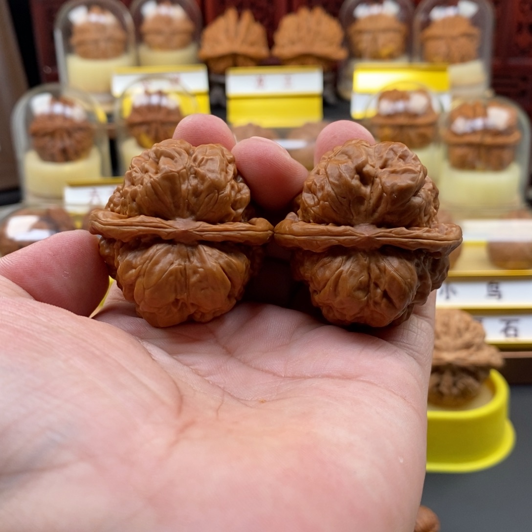 文玩核桃吊坠蛤蟆头，尺寸43