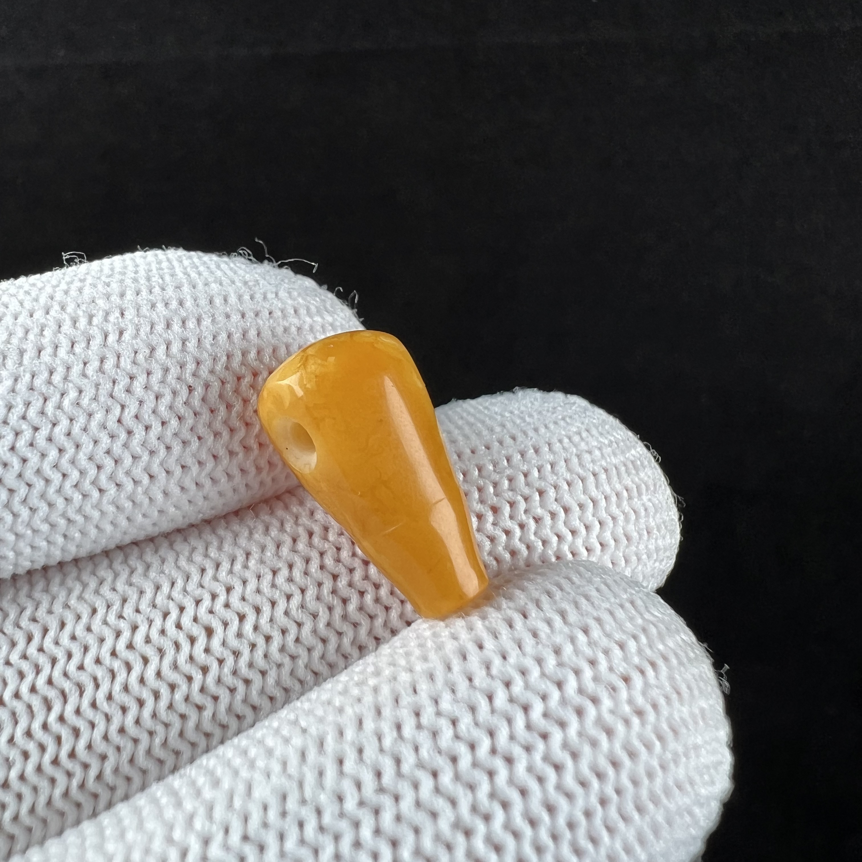 J6909天然原矿蜜蜡 老蜡三通 8.5*16.5mm 100克价